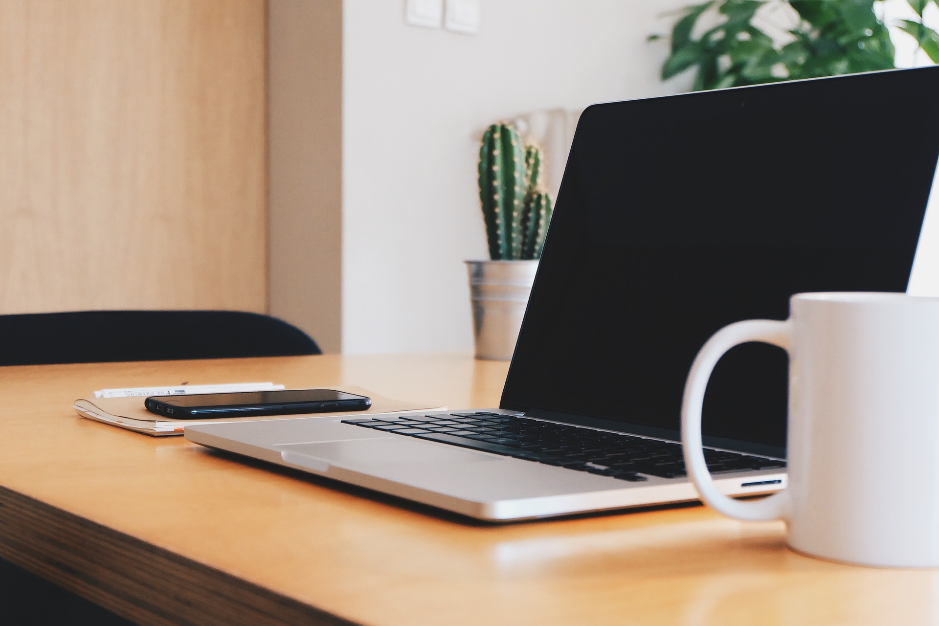 25 Beginner-Friendly Ways to Earn Quick Extra Cash From Home in 2026